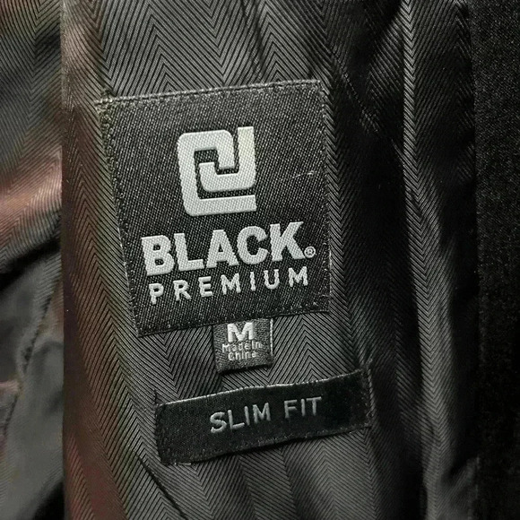 Black blazer. - Picture 3 of 4